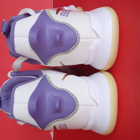 BRAND NEW NIKE LEBRON WITNESS V - Picture 6 of 16